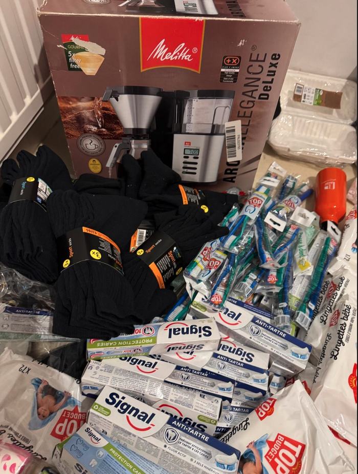 Dons collectés : hygiène, vêtements, café